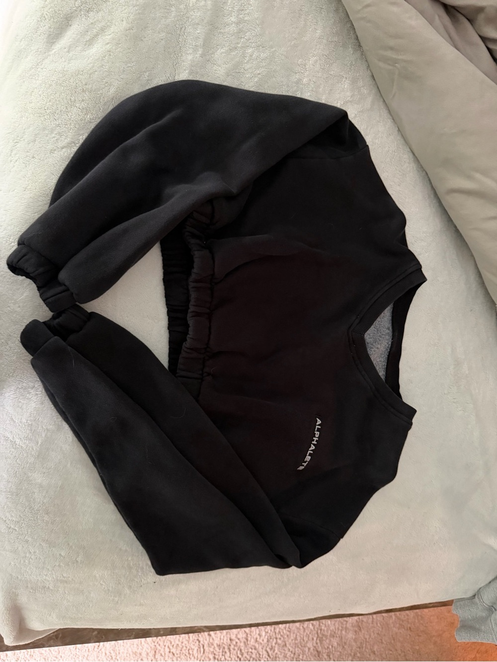 Alphalete women’s Black Cropped Sweater